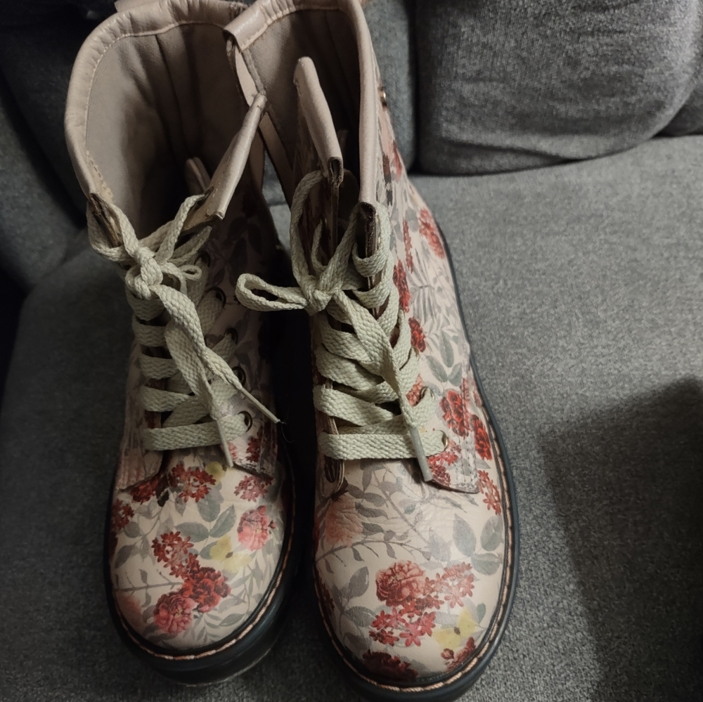 GIRL'S ANKLE LACE UP BOOTS BY BOSI